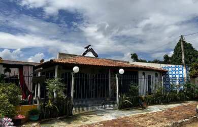 Imagem: A casa possui 4 Dormitórios, 4 Banheiros, 2 Vagas na garagem