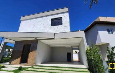 Imagem: A casa possui 3 Dormitórios, 3 Banheiros, 2 Vagas na garagem