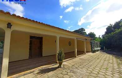 Imagem: A casa possui 5 Dormitórios, 5 Banheiros, 5 Vagas na garagem