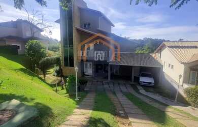 Imagem: A casa em condomínio possui 4 Dormitórios, 5 Banheiros, 5