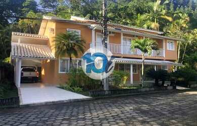 Imagem: A casa possui 4 Dormitórios, 3 Banheiros, 1 Vaga na garagem