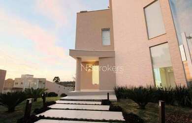 Imagem: A casa em condomínio possui 3 Dormitórios, 2 Banheiros, 4