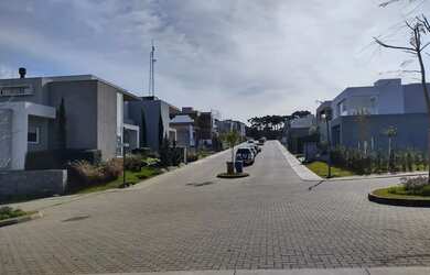 Imagem: O terreno possui 533m² de Área e está localizado em Exposição