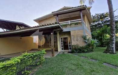 Imagem: A casa em condomínio possui 4 Dormitórios, 5 Banheiros, 4