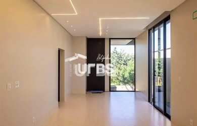 Imagem: A casa em condomínio possui 4 Dormitórios, 5 Banheiros, 4