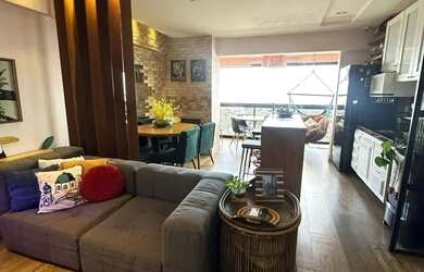 Imagem: O apartamento possui 2 Dormitórios, 2 Banheiros, 2 Vagas na