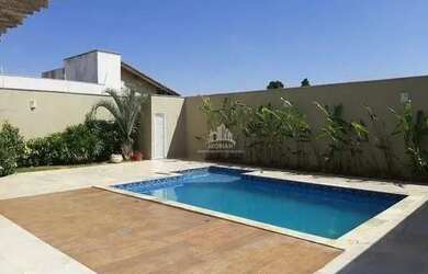 Imagem: A casa possui 3 Dormitórios, 5 Banheiros, 347m² de Área e