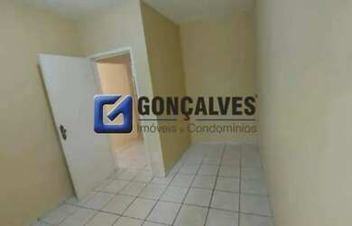 Imagem: O apartamento possui 3 Dormitórios, 1 Banheiro, 2 Vagas na