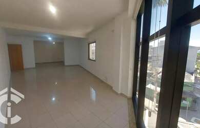 Imagem: O depósito possui 1 Vaga na garagem, 60m² de Área e está