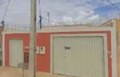 Imagem: A casa possui 2 Dormitórios, 1 Banheiro, 1 Vaga na garagem