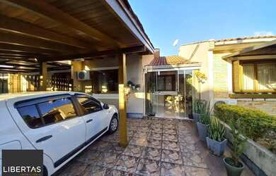 Imagem: A casa possui 2 Dormitórios, 1 Banheiro, 1 Vaga na garagem