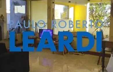 Imagem: A casa possui 5 Dormitórios, 5 Banheiros, 2 Vagas na garagem