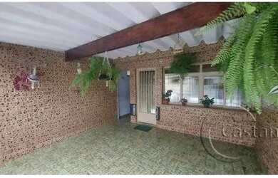 Imagem: A casa possui 3 Dormitórios, 3 Banheiros, 2 Vagas na garagem