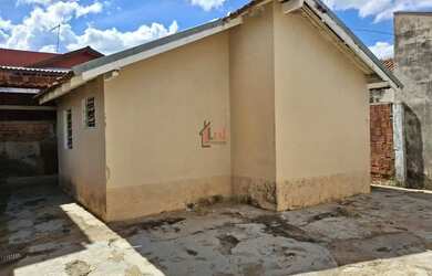 Imagem: A casa possui 1 Dormitório, 1 Banheiro, 2 Vagas na garagem