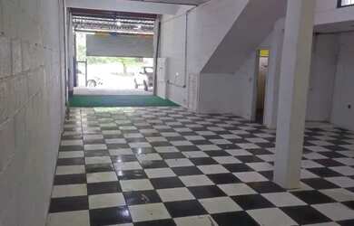Imagem: O depósito possui 4 Vagas na garagem, 287m² de Área e está