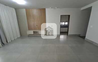 Imagem: A casa possui 3 Dormitórios, 3 Banheiros, 2 Vagas na garagem