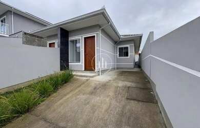 Imagem: A casa possui 2 Dormitórios, 2 Banheiros, 2 Vagas na garagem