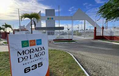 Imagem: A casa possui 3 Dormitórios, 3 Banheiros, 2 Vagas na garagem