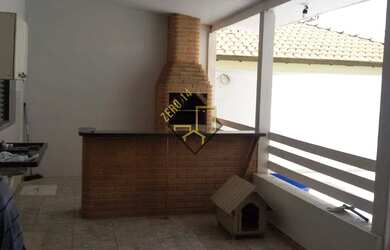 Imagem: A casa possui 4 Dormitórios, 2 Banheiros, 1 Vaga na garagem