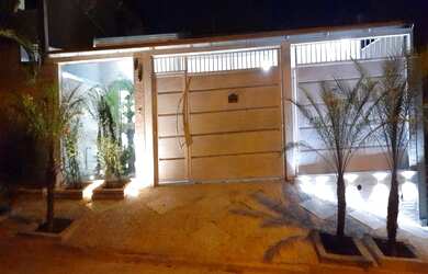 Imagem: A casa possui 3 Dormitórios, 1 Banheiro, 100m² de Área e