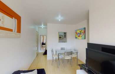 Imagem: O apartamento possui 2 Dormitórios, 1 Banheiro, 1 Vaga na garagem