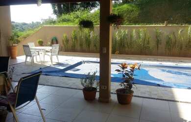 Imagem: A casa em condomínio possui 4 Dormitórios, 4 Banheiros, 5