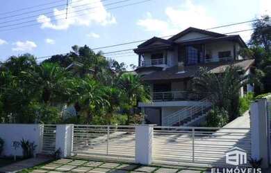 Imagem: A casa em condomínio possui 4 Dormitórios, 4 Banheiros, 5