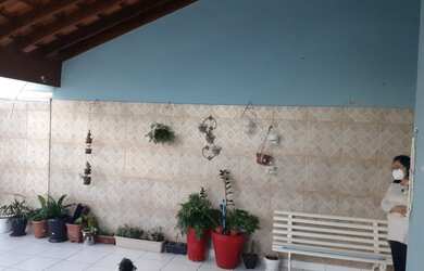 Imagem: A casa possui 2 Dormitórios, 3 Banheiros, 3 Vagas na garagem