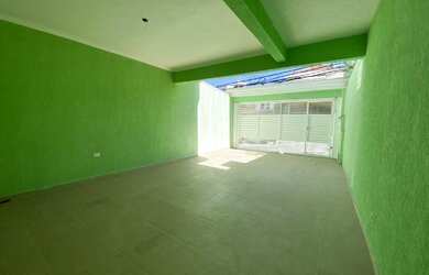 Imagem: A casa possui 4 Dormitórios, 4 Banheiros, 4 Vagas na garagem