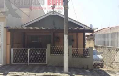 Imagem: A casa possui 3 Dormitórios, 1 Banheiro, 5 Vagas na garagem