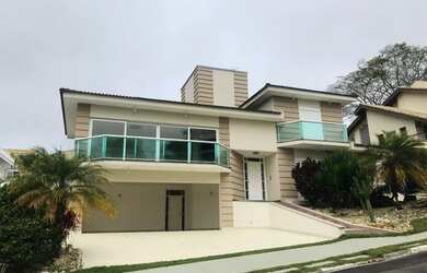 Imagem: A casa em condomínio possui 4 Dormitórios, 4 Banheiros, 4