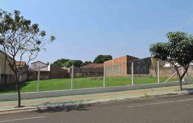 Imagem: O terreno possui 1.325m² de Área e está localizado em Centro