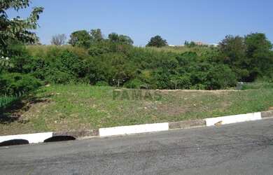 Imagem: O terreno possui 696m² de Área e está localizado em Pinheirinho