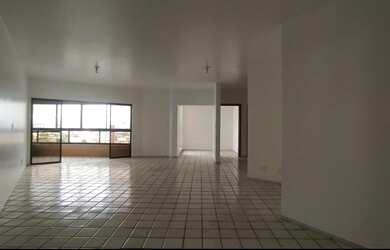 Imagem: O apartamento possui 4 Dormitórios, 3 Banheiros, 2 Vagas na