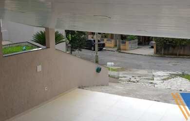 Imagem 4: Casa a venda localizada no condomínio Country Club em Arujá-SP