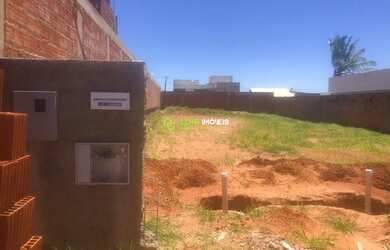 Imagem: O terreno possui 504m² de Área e está localizado em Alto