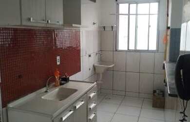 Imagem: O apartamento possui 2 Dormitórios, 1 Banheiro, 1 Vaga na garagem