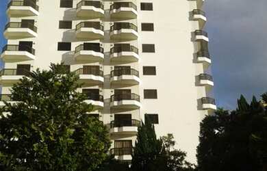 Imagem: O apartamento possui 3 Dormitórios, 1 Banheiro, 2 Vagas na