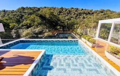 Imagem: A casa em condomínio possui 4 Dormitórios, 5 Banheiros, 3