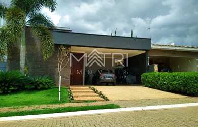 Imagem: A casa em condomínio possui 3 Dormitórios, 2 Banheiros, 4