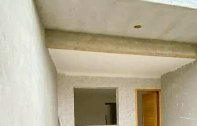 Imagem: A casa possui 2 Dormitórios, 2 Banheiros, 1 Vaga na garagem