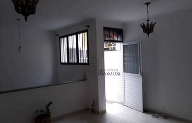 Imagem: A casa possui 2 Dormitórios, 2 Banheiros, 2 Vagas na garagem