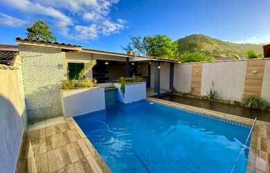 Imagem: A casa possui 2 Dormitórios, 3 Banheiros, 3 Vagas na garagem