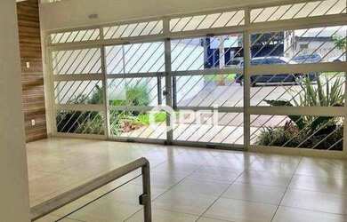 Imagem: O depósito possui 5 Vagas na garagem, 377m² de Área e está