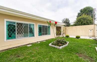 Imagem: A casa possui 2 Dormitórios, 1 Banheiro, 3 Vagas na garagem