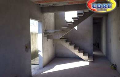 Imagem: A casa possui 3 Dormitórios, 1 Banheiro, 3 Vagas na garagem