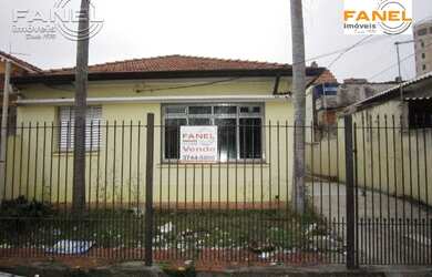 Imagem: A casa possui 3 Dormitórios, 1 Banheiro, 3 Vagas na garagem