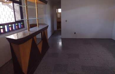 Imagem: A casa possui 2 Dormitórios, 2 Banheiros, 2 Vagas na garagem