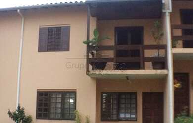 Imagem: A casa em condomínio possui 3 Dormitórios, 2 Banheiros, 2