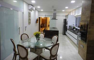 Imagem: A casa em condomínio possui 3 Dormitórios, 5 Banheiros, 4